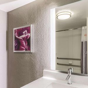 King Room Mobility or hearing accessible